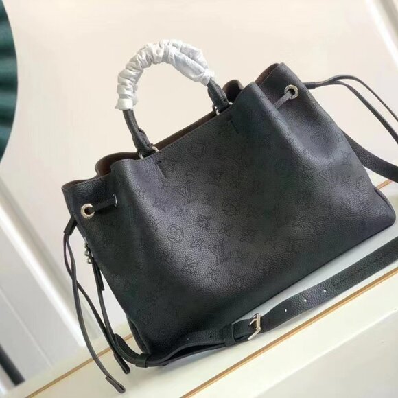 🍀Louis Vuitton Women's Classic  Black BELLA Tote Bag - Picture 3 of 9